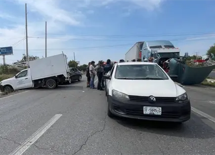 Video | Fuerte choque m&uacute;ltiple en carretera 57