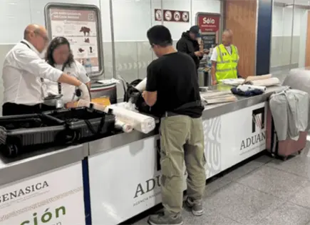 Cae extranjero con lienzos de pintura mezclada con coca&iacute;na