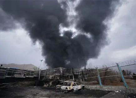 Ca&iacute;da hist&oacute;rica del rial afecta econom&iacute;a de Ir&aacute;n en medio de bloqueo naval