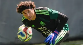Ochoa acepta su rol de suplente en la Selecci&oacute;n