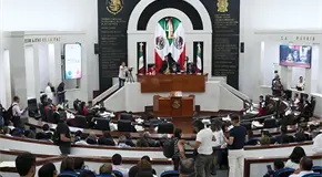 Ni&ntilde;o con leucemia exige ampliar aulas hospitalarias