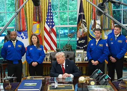 Recibe a los astronautas de Artemis II D. Trump