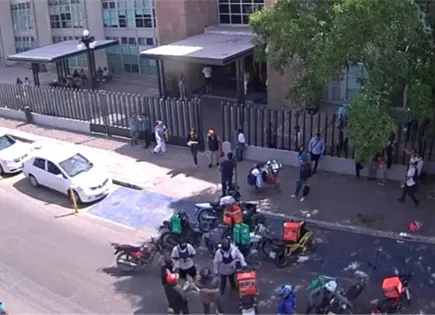 Reportan bloqueo de repartidores en Eje Vial