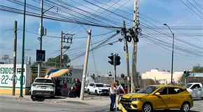 Chocan dos carros en el Perif&eacute;rico Norte