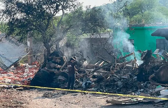 Muere chofer al chocar y quemarse su tr&aacute;iler