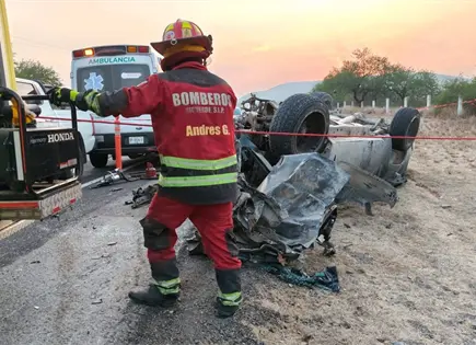 Choque frontal deja dos muertos en la Valles-Rioverde