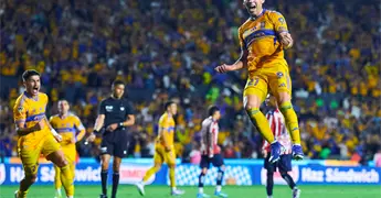 Tigres exhibe a Chivas y lo deja al borde
