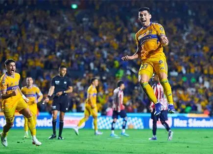 Tigres exhibe a Chivas y lo deja al borde