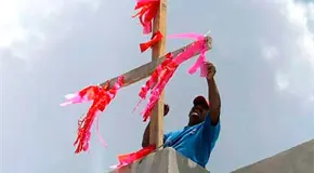 Celebran d&iacute;a de la Santa Cruz en Tanque de Guerrero