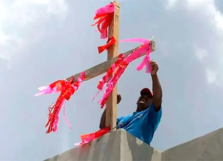 Celebran d&iacute;a de la Santa Cruz en Tanque de Guerrero