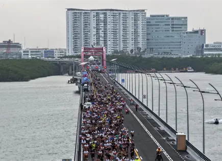 Con carrera y show inauguran puente Nichupt&eacute; en Quintana Roo