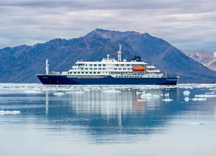 Crucero con presunto brote de hantavirus espera ayuda en el oc&eacute;ano Atl&aacute;ntico