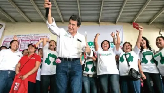 H&eacute;ctor Yunes renuncia al PRI tras 45 a&ntilde;os en Veracruz