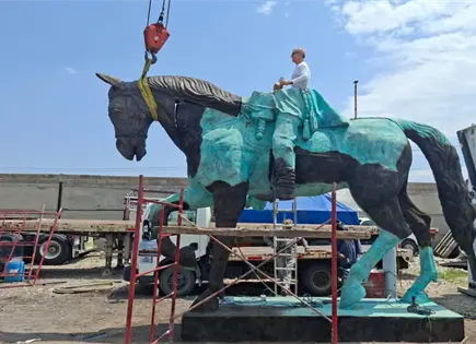 Inauguran escultura ecuestre de Ignacio Zaragoza en Puebla