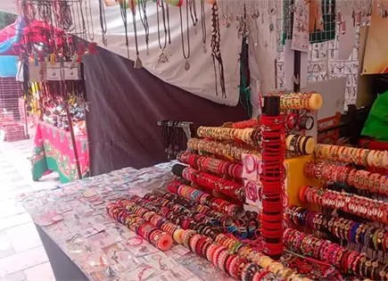 Instalan mercadito por el 10 de mayo