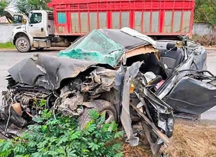 Joven se salva de milagro en accidente