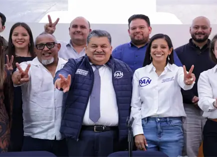 Ernesto Alarc&oacute;n deja el PRI y se suma al PAN