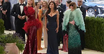 Met Gala 2024 inicia en Nueva York con alfombra blanca y espect&aacute;culo