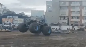 VIDEO | Monster Truck embiste al p&uacute;blico en Colombia