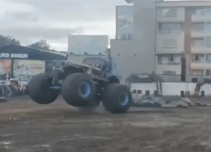 VIDEO | Monster Truck embiste al p&uacute;blico en Colombia