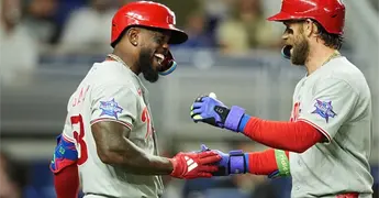 Apurado triunfo de Filis ante Marlins