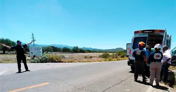Choca camioneta contra ambulancia