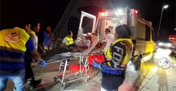 Choque entre ciclista y motociclista deja a dos lesionados