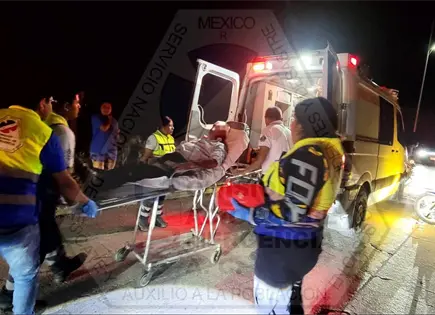 Choque entre ciclista y motociclista deja a dos lesionados