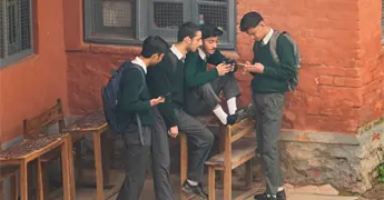 Cinco cosas que hay que saber sobre el mayor estudio de prohibici&oacute;n de celulares en escuelas de EEUU
