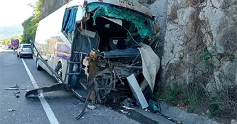 Dos muertos y varios heridos, en carreterazo