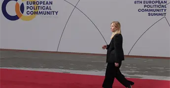 Giorgia Meloni denuncia foto deepfake y alerta sobre riesgos