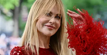 Nicole Kidman reaparece en Met Gala 2026 con vestido rojo