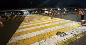 Pintan cruce peatonal en Constituci&oacute;n y Alameda