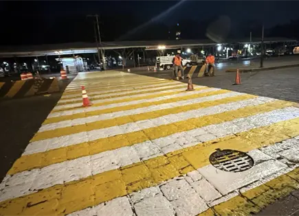 Pintan cruce peatonal en Constituci&oacute;n y Alameda