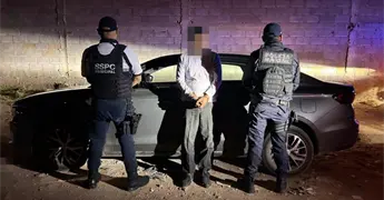 Ubican auto robado en Los Salazares; conductor no acredit&oacute; propiedad
