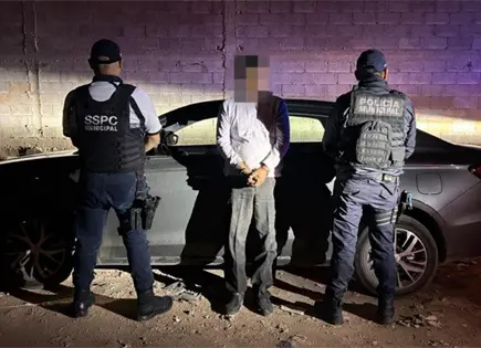 Ubican auto robado en Los Salazares; conductor no acredit&oacute; propiedad