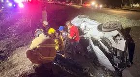 Vuelca raudo auto en carretera a M&eacute;xico