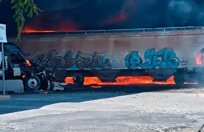 Chocan tren y un cami&oacute;n cisterna