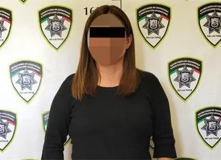Detienen a mujer por presunto robo en Soriana de Himno Nacional