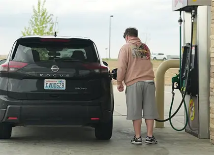 Gasolina en EU, 50% m&aacute;s cara por la guerra