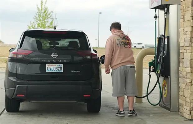 Gasolina en EU, 50% m&aacute;s cara por la guerra