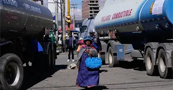 Paran transportistas p&uacute;blicos en Bolivia