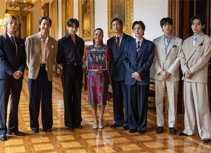 Sheinbaum y BTS saludan a miles de fans en Palacio Nacional