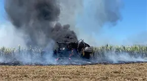 Se incendia cosechadora en Cd. Valles