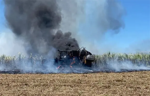 Se incendia cosechadora en Cd. Valles