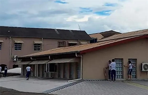 Tiroteo en escuela de Brasil, 2 muertos