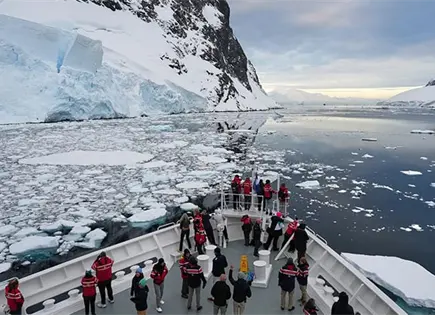Alerta por auge del turismo en la Ant&aacute;rtida