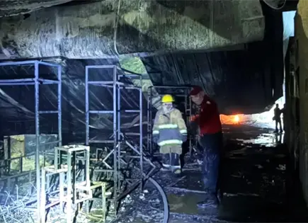Incendio consume Nave 1 del Parque Tabasco; hay 5 muertos