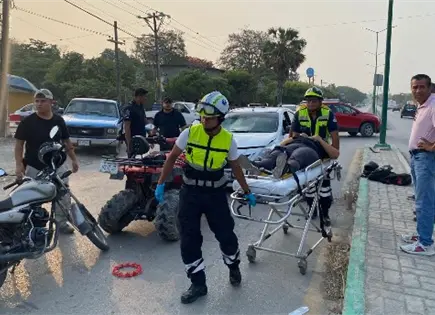 Madre e hija, heridas tras choque entre taxi y cuatrimoto en Valles