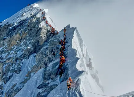 Monte Everest: gu&iacute;as y alpinistas advierten sobre riesgos en la ruta